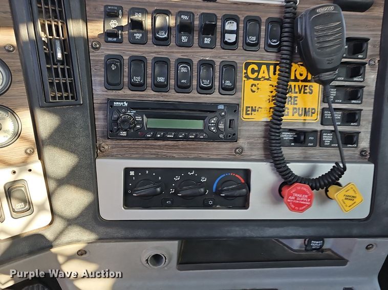 image for item EJ6046 2012 Freightliner  Coronado SD122 semi truck