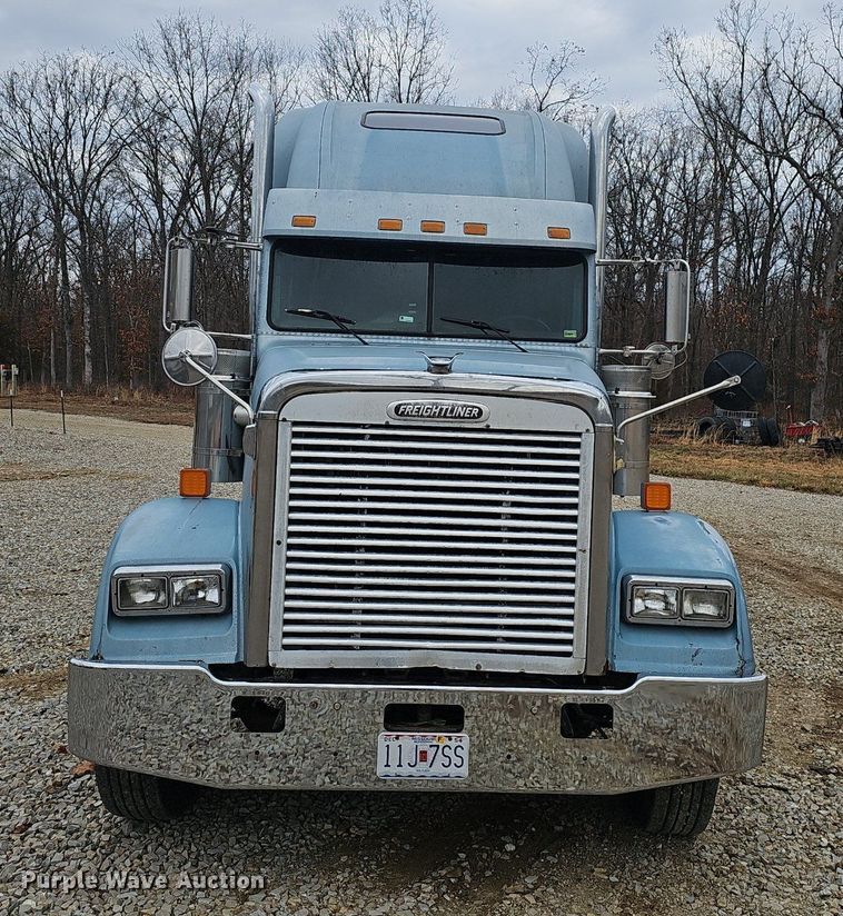 image for item EJ6053 2001 Freightliner  Classic XL semi truck