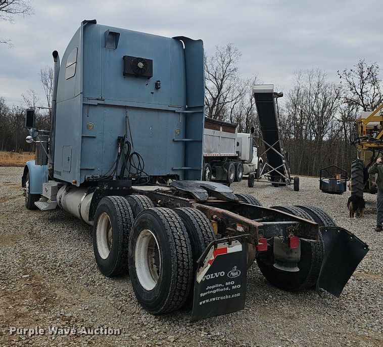 image for item EJ6053 2001 Freightliner  Classic XL semi truck