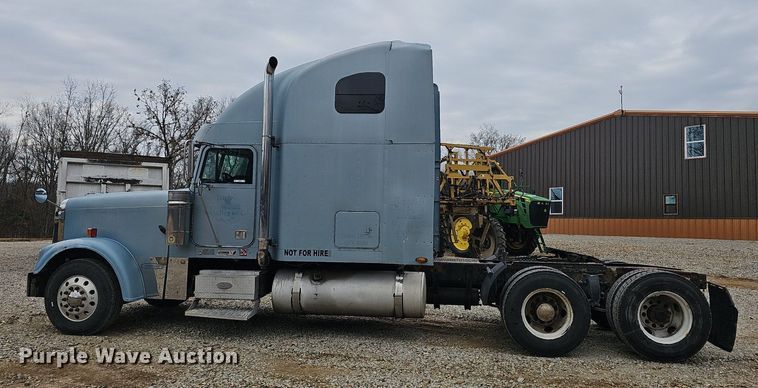 image for item EJ6053 2001 Freightliner  Classic XL semi truck