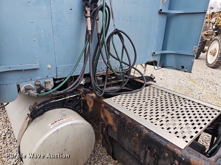 image for item EJ6053 2001 Freightliner  Classic XL semi truck