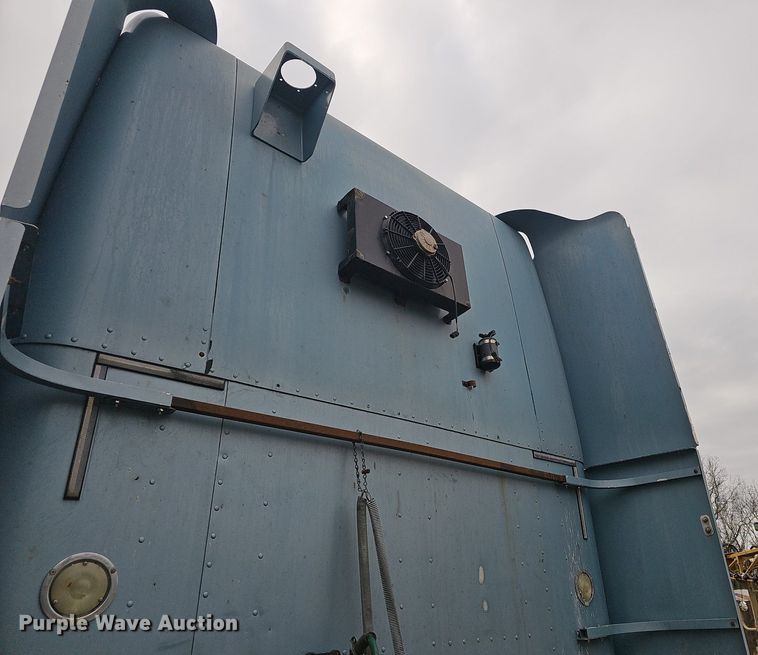 image for item EJ6053 2001 Freightliner  Classic XL semi truck