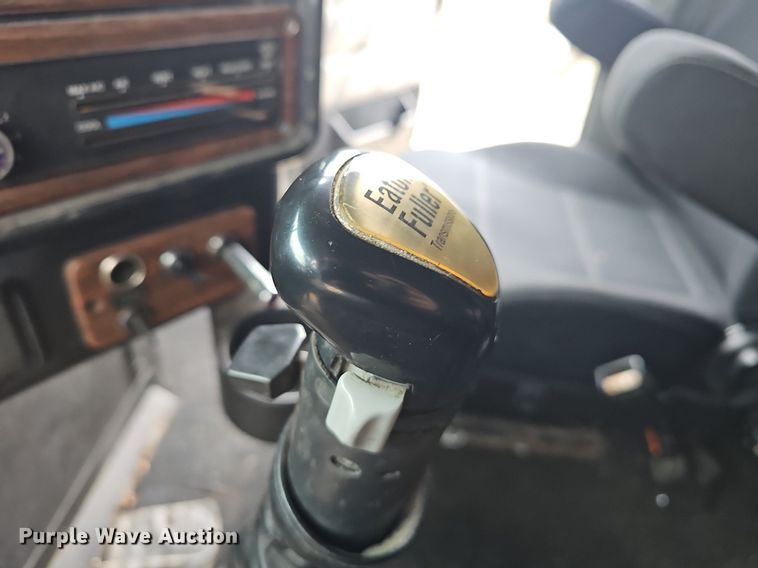 image for item EJ6053 2001 Freightliner  Classic XL semi truck