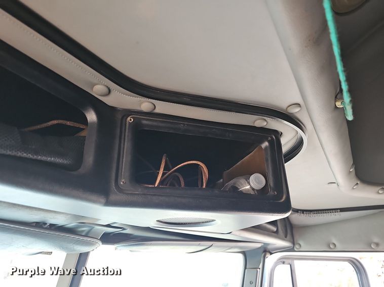 image for item EJ6053 2001 Freightliner  Classic XL semi truck