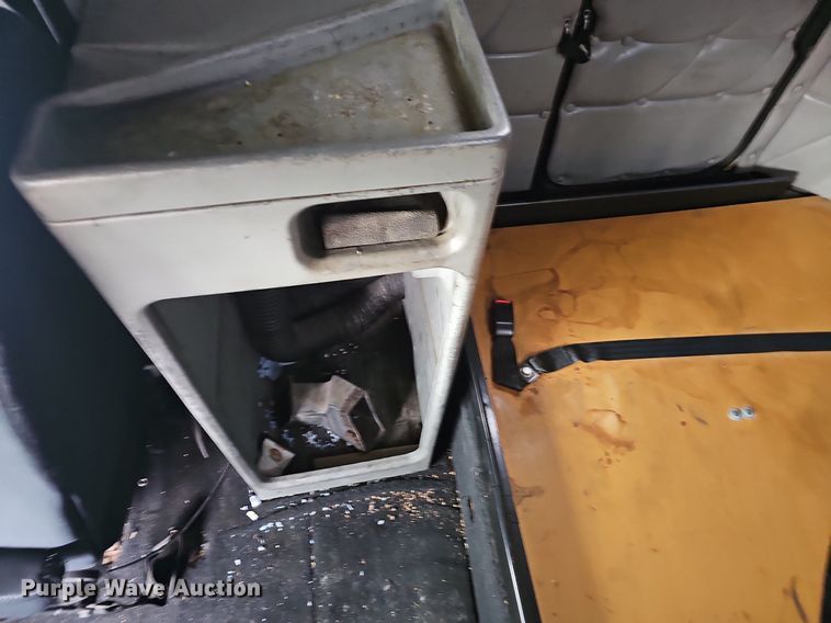 image for item EJ6053 2001 Freightliner  Classic XL semi truck