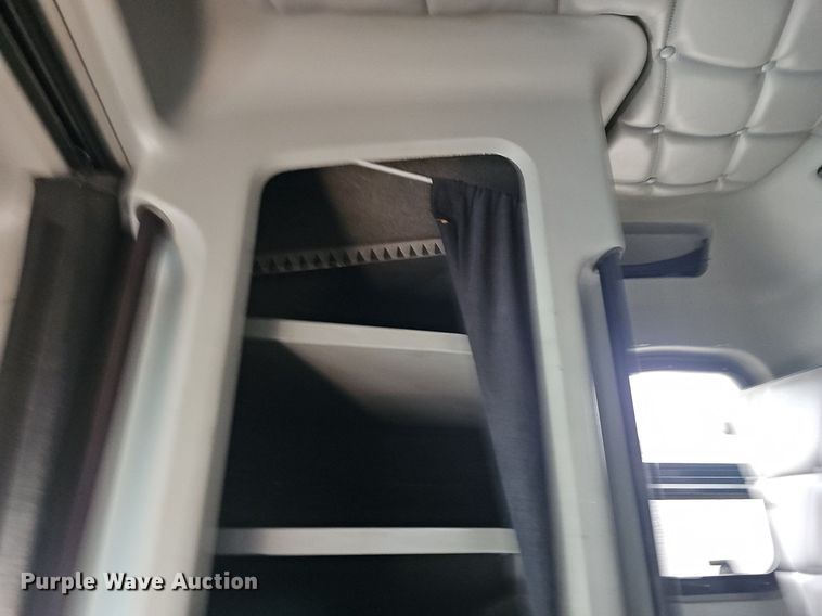 image for item EJ6053 2001 Freightliner  Classic XL semi truck