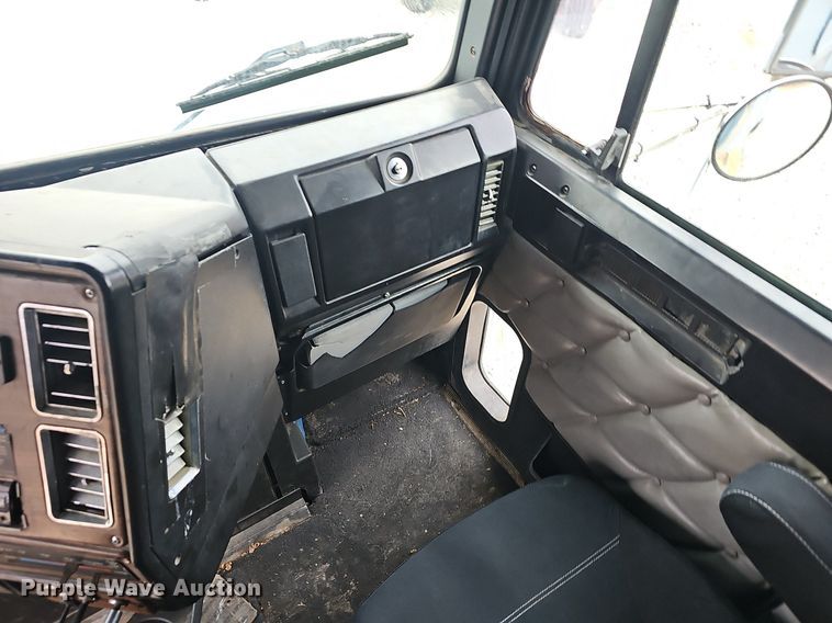 image for item EJ6053 2001 Freightliner  Classic XL semi truck