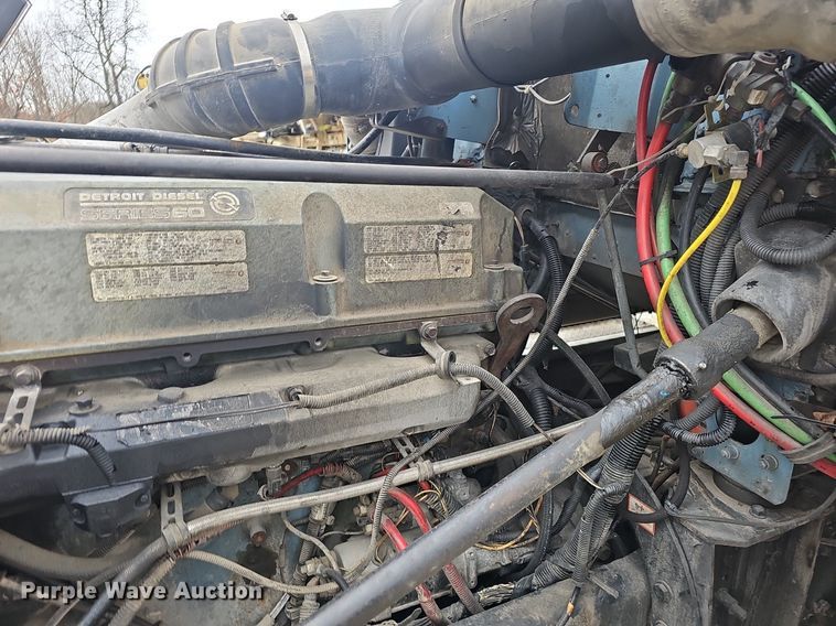 image for item EJ6053 2001 Freightliner  Classic XL semi truck