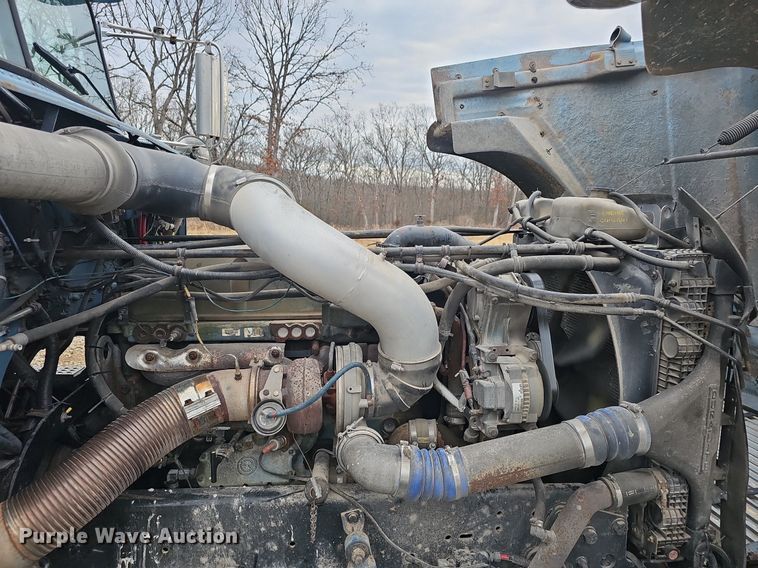 image for item EJ6053 2001 Freightliner  Classic XL semi truck