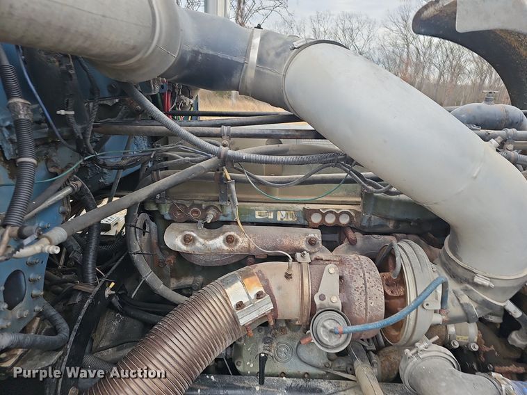 image for item EJ6053 2001 Freightliner  Classic XL semi truck