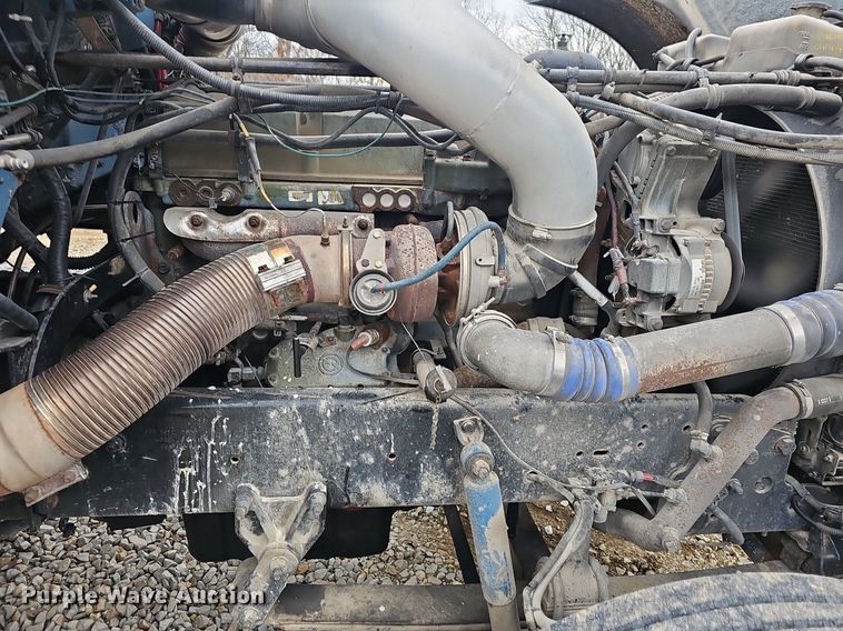 image for item EJ6053 2001 Freightliner  Classic XL semi truck