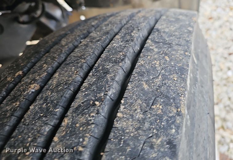 image for item EJ6053 2001 Freightliner  Classic XL semi truck