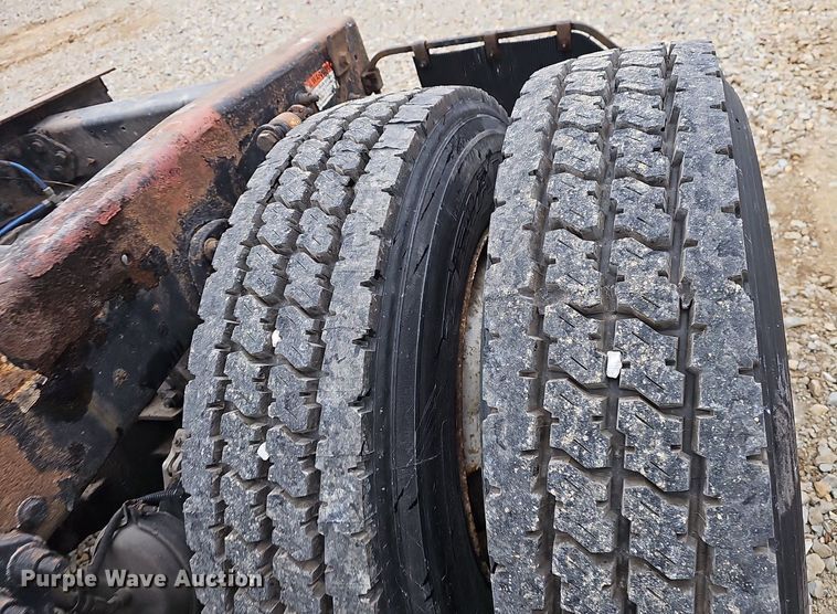 image for item EJ6053 2001 Freightliner  Classic XL semi truck