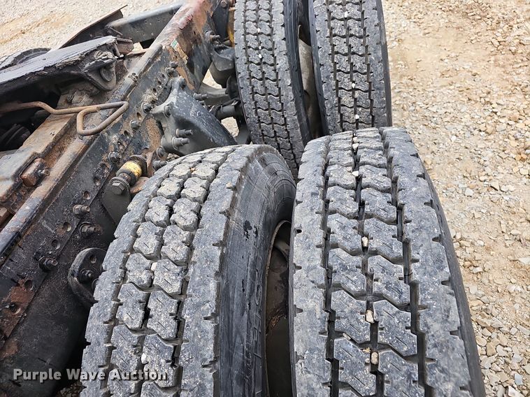 image for item EJ6053 2001 Freightliner  Classic XL semi truck