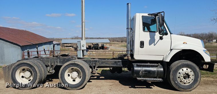 image for item EJ6062 2004 International 7600 semi truck