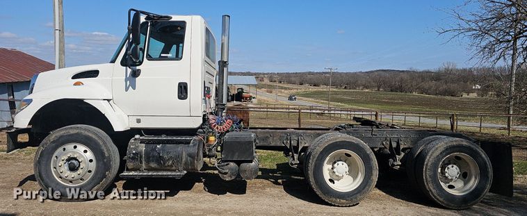 image for item EJ6062 2004 International 7600 semi truck