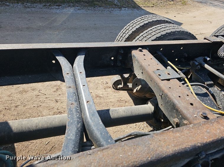 image for item EJ6062 2004 International 7600 semi truck