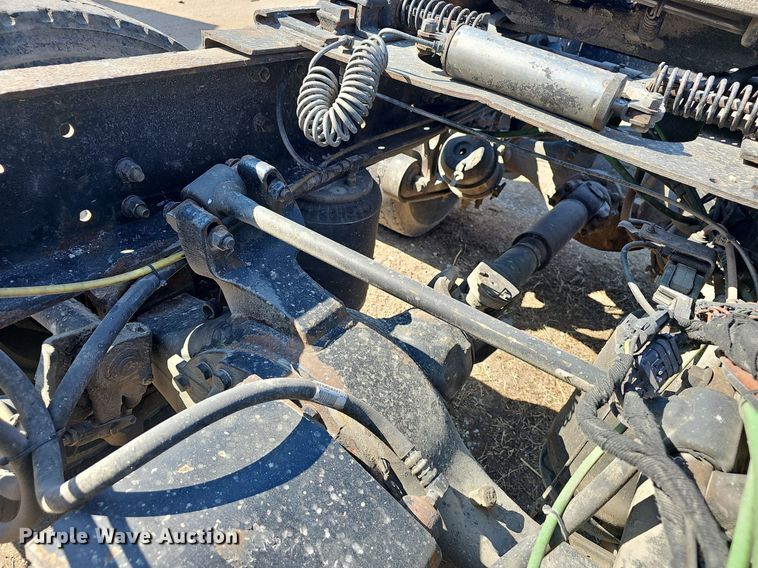 image for item EJ6062 2004 International 7600 semi truck