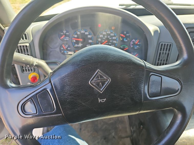 image for item EJ6062 2004 International 7600 semi truck