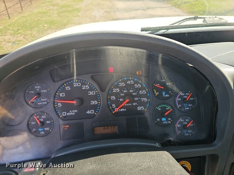 image for item EJ6062 2004 International 7600 semi truck