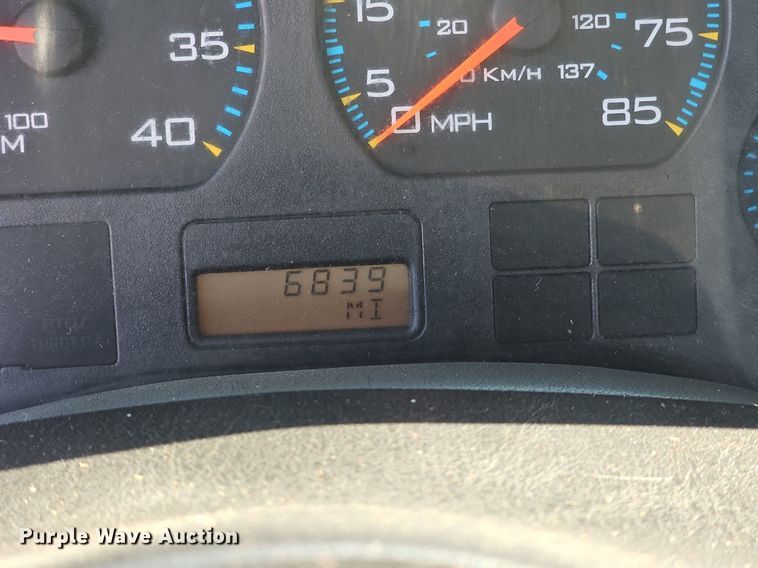 image for item EJ6062 2004 International 7600 semi truck