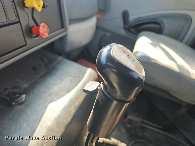 image for item EJ6062 2004 International 7600 semi truck