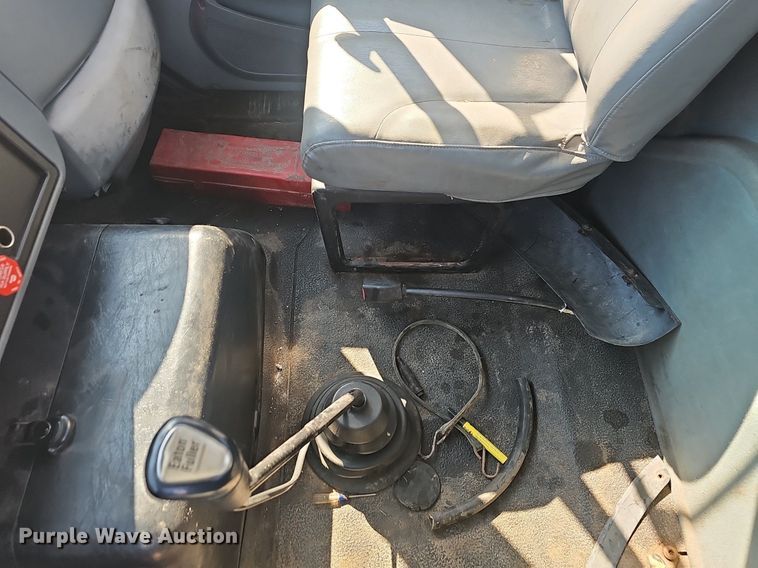 image for item EJ6062 2004 International 7600 semi truck