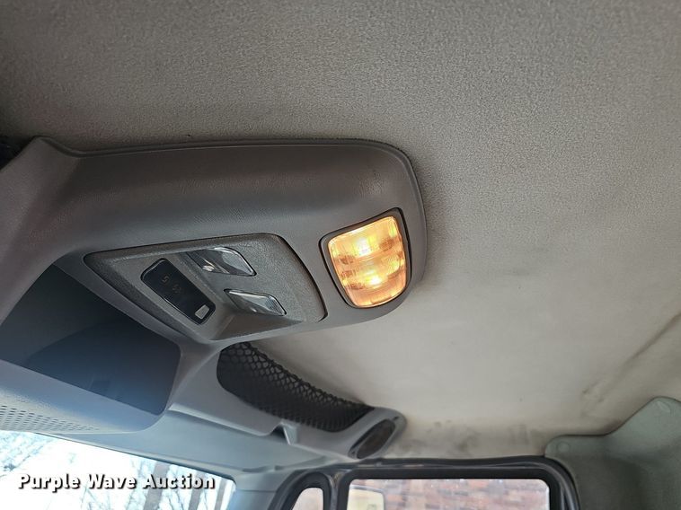 image for item EJ6062 2004 International 7600 semi truck