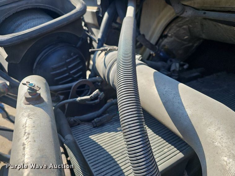 image for item EJ6062 2004 International 7600 semi truck