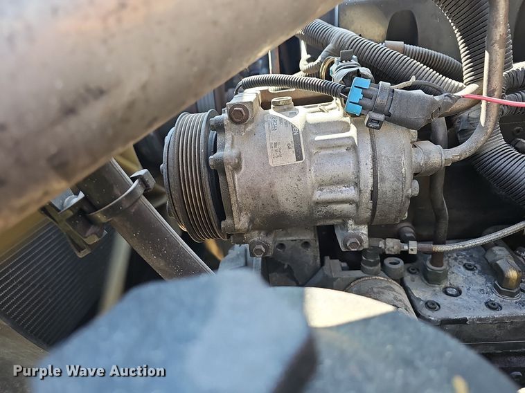 image for item EJ6062 2004 International 7600 semi truck