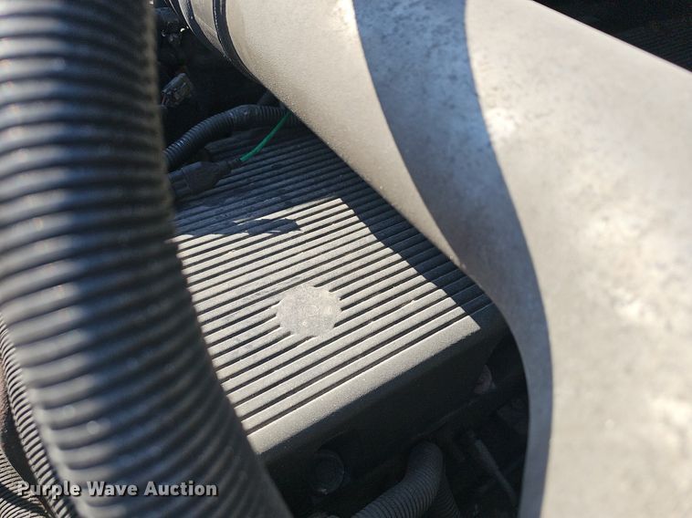 image for item EJ6062 2004 International 7600 semi truck