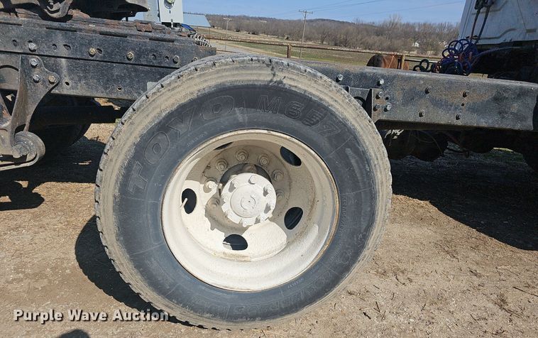 image for item EJ6062 2004 International 7600 semi truck