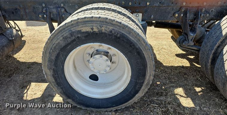 image for item EJ6062 2004 International 7600 semi truck