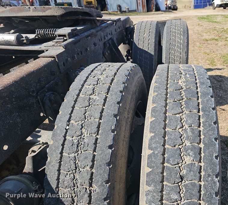 image for item EJ6062 2004 International 7600 semi truck