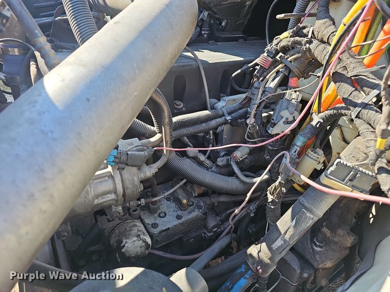 image for item EJ6062 2004 International 7600 semi truck