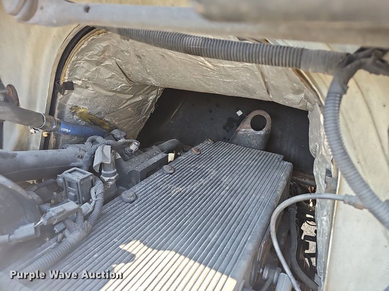 image for item EJ6062 2004 International 7600 semi truck