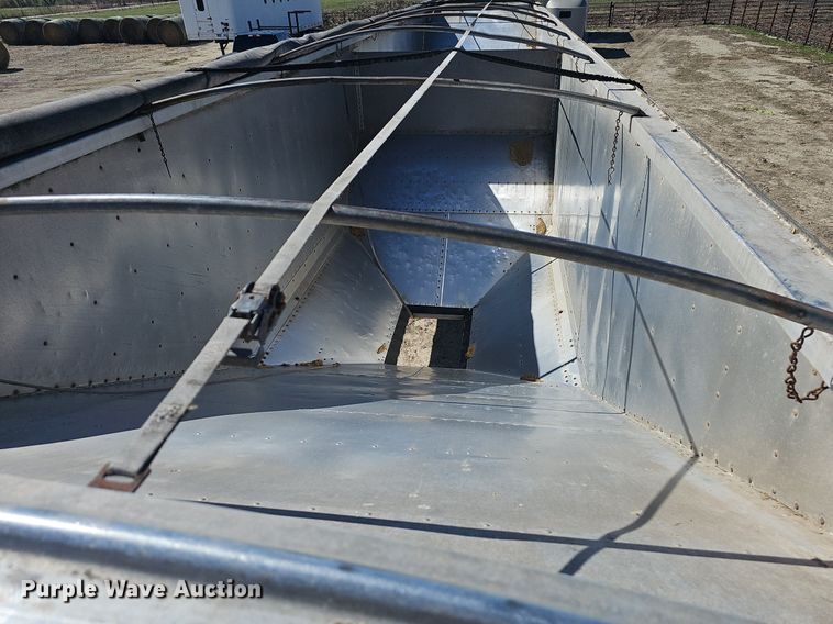 image for item EJ6105 2009 Timpte grain trailer