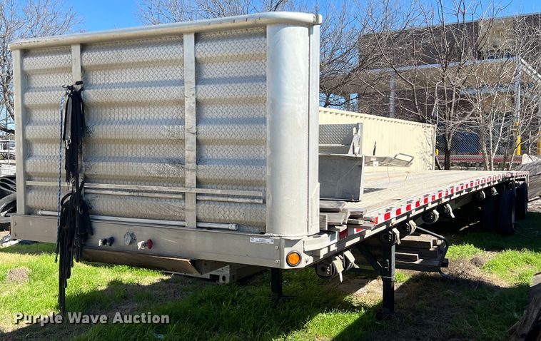 image for item KV9866 1996 Reitnouer flatbed trailer