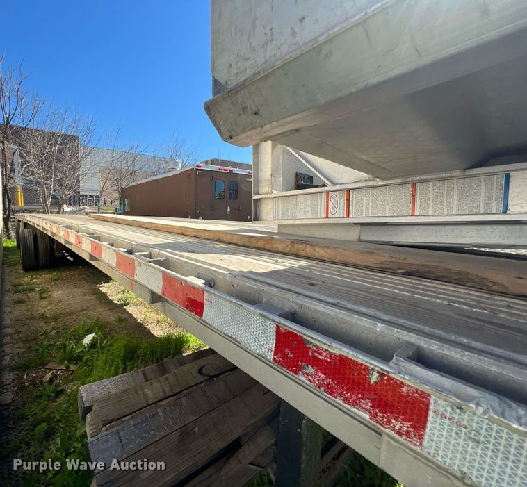 image for item KV9866 1996 Reitnouer flatbed trailer