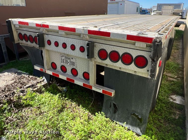 image for item KV9866 1996 Reitnouer flatbed trailer