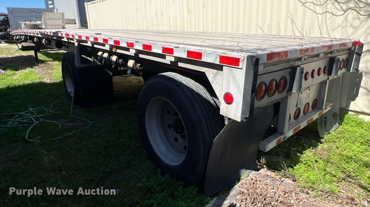 image for item KV9866 1996 Reitnouer flatbed trailer