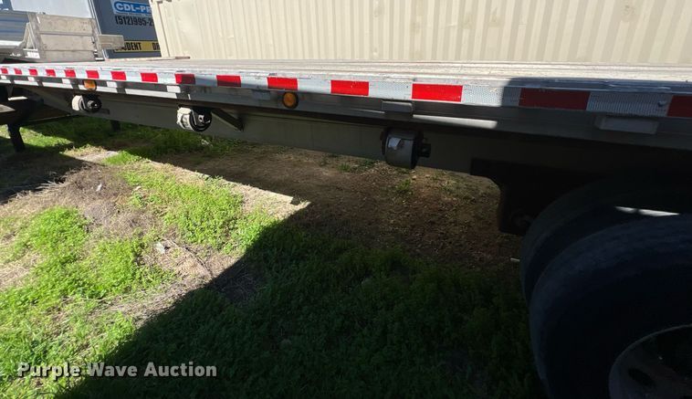 image for item KV9866 1996 Reitnouer flatbed trailer