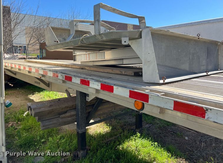 image for item KV9866 1996 Reitnouer flatbed trailer