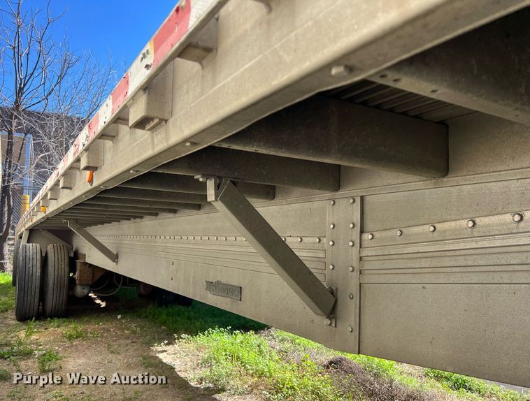 image for item KV9866 1996 Reitnouer flatbed trailer