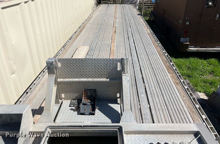 image for item KV9866 1996 Reitnouer flatbed trailer