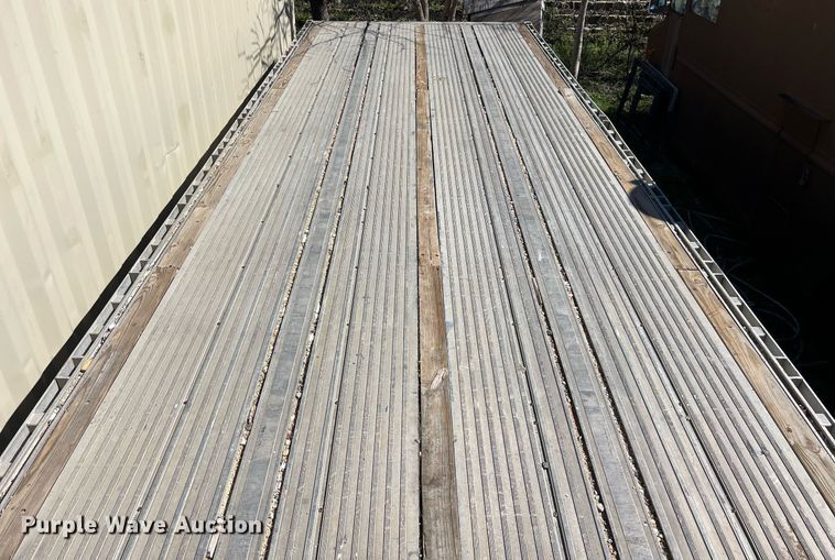 image for item KV9866 1996 Reitnouer flatbed trailer