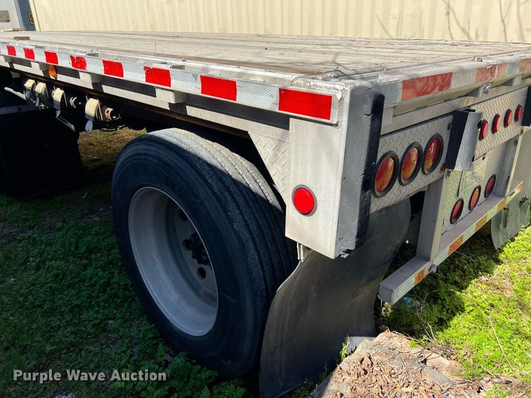 image for item KV9866 1996 Reitnouer flatbed trailer