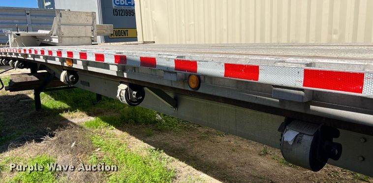 image for item KV9866 1996 Reitnouer flatbed trailer