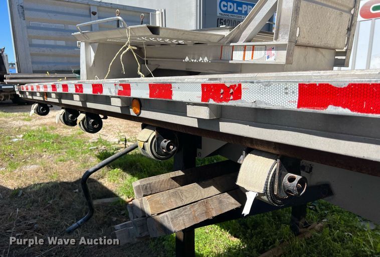 image for item KV9866 1996 Reitnouer flatbed trailer