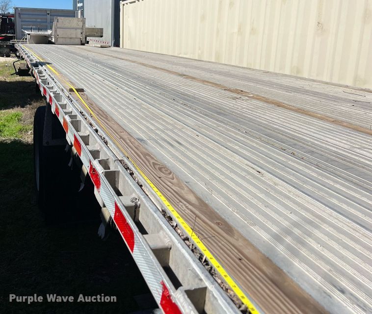 image for item KV9866 1996 Reitnouer flatbed trailer